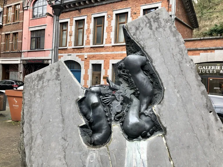 ベルギー・ディナンの町に置かれたサクソフォンのオブジェ