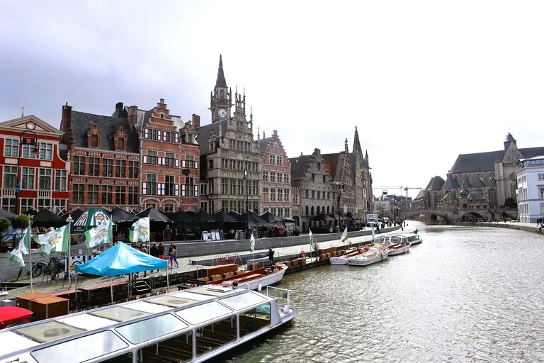 ゲントのグラスレイ＆コーレンレイのボートクルーズ乗り場