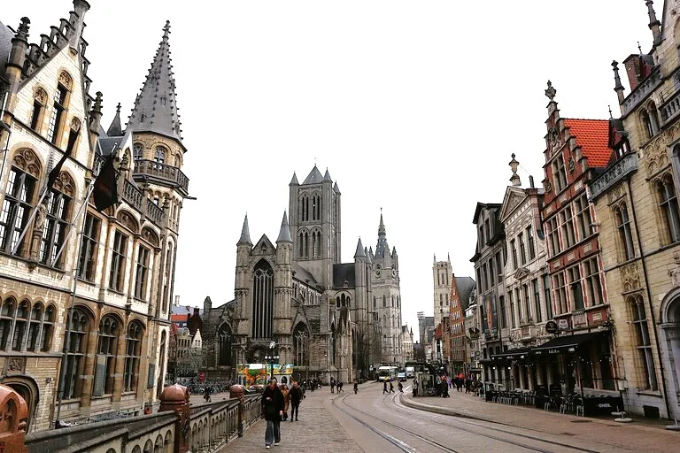 ゲントの聖ミカエル橋からの風景