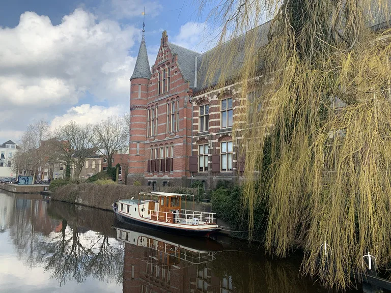 オランダ、フローニンゲンのHoge der A運河沿いの風景