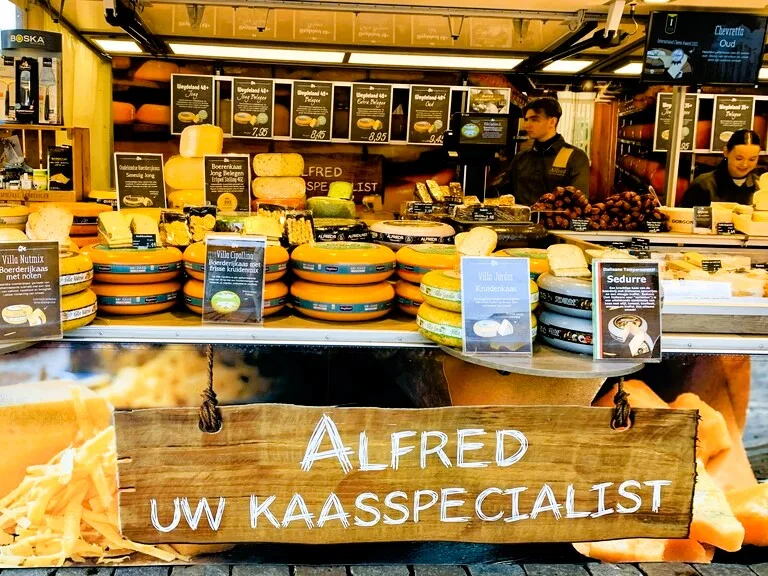 オランダ、フローニンゲンのグローテ・マルクト(Grote Markt)のチーズ屋さん