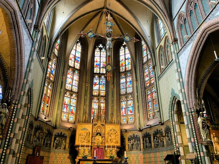 オランダのフローニンゲンにある聖ヨゼフ聖堂の内観