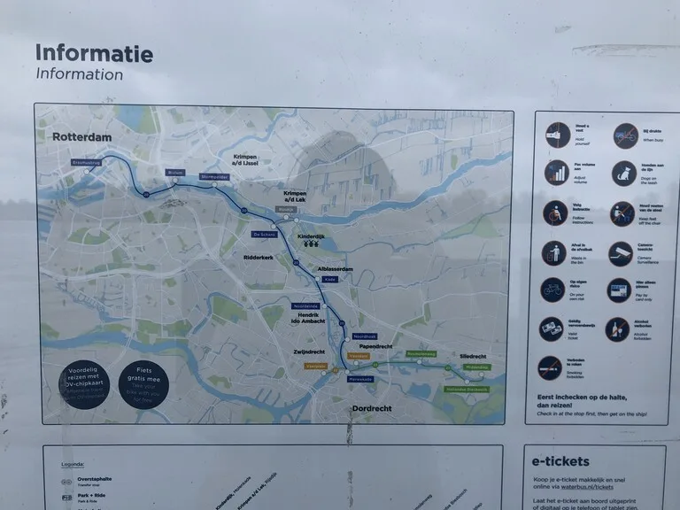 ロッテルダムとキンデルダイクを結ぶ水上バスの航路図