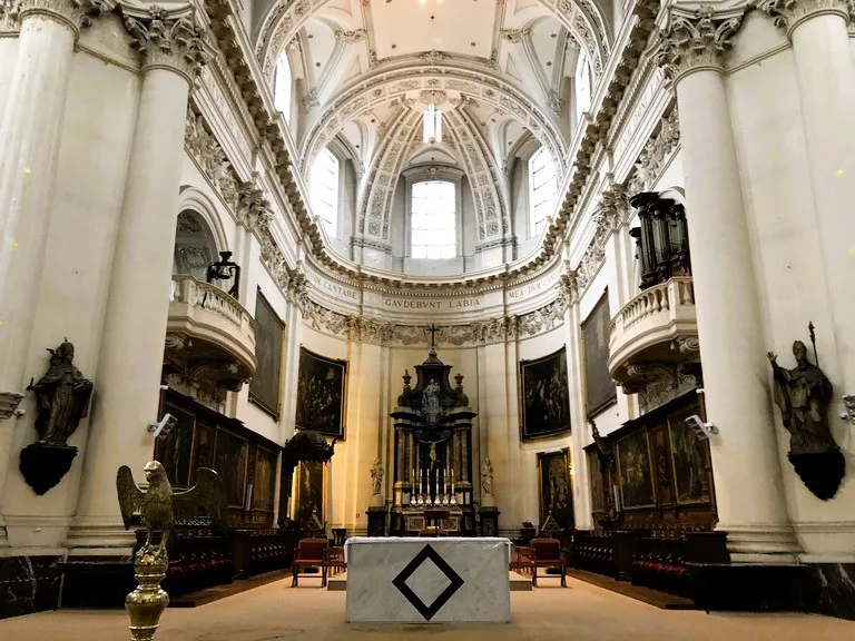 ベルギーのナミュールにあるサン・ルー大聖堂（Saint-Aubain Cathedral）