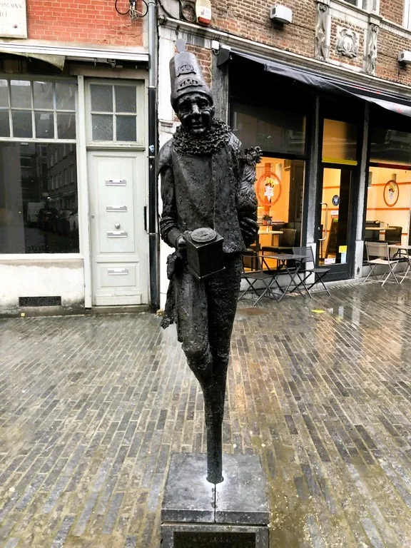 ベルギーのナミュール旧市街にある銅像