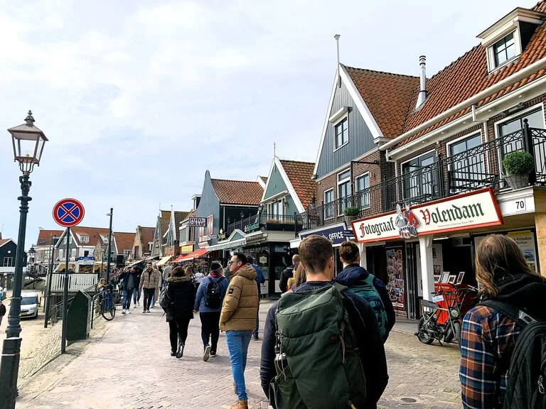 フォーレンダムのハーバーと港町らしい景色