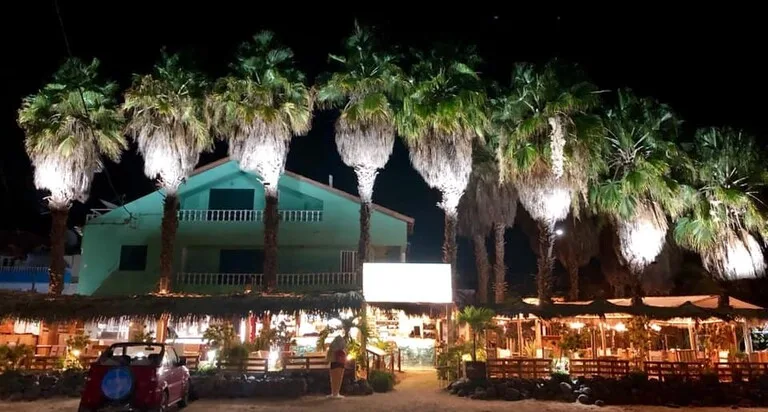 カーボベルデ、夜のサンタマリアの街