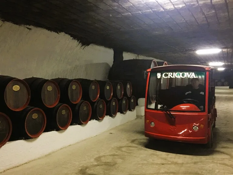 モルドバのクリコバワイナリー（Cricova Winery）の地下倉庫