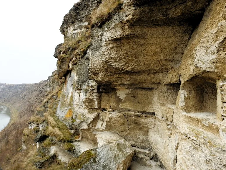 モルドバのOld Orheiにある石窟教会