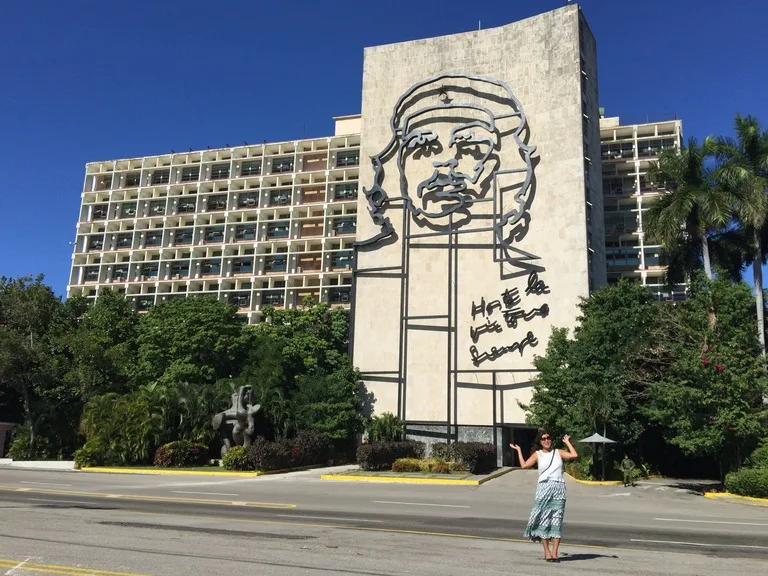 ハバナのRevolution Squareから見るチェ・ゲバラの壁記念碑(Monumento al Che Guevara)