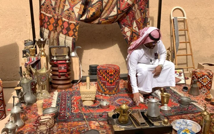 サウジアラビアの観光 リヤドのアル・マスマク要塞Al-Masmak Fortress コーヒーを淹れる人