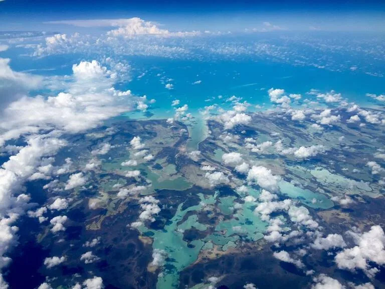 ベネズエラの上空から見下ろすカリブ海の風景