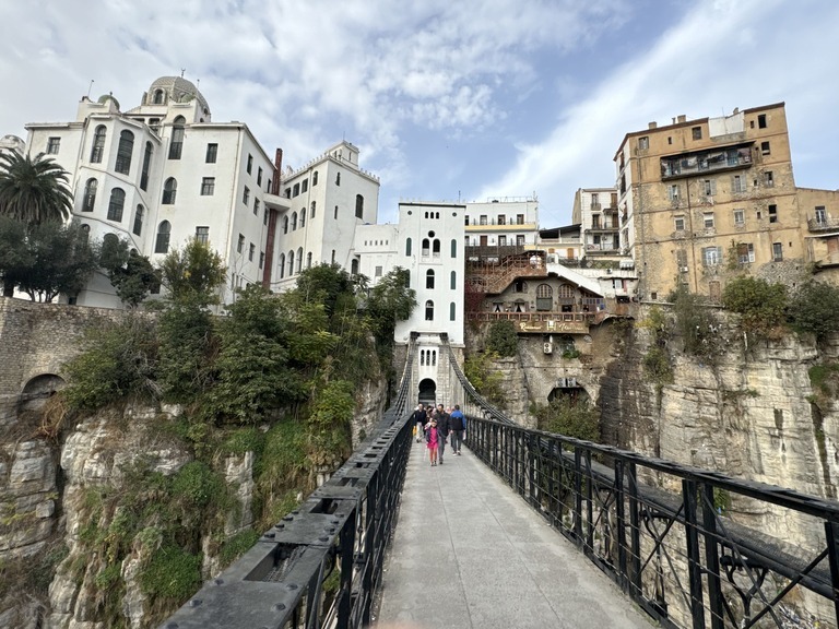 アルジェリアの観光 Mellah Slimane Bridge Constantine 天空の町