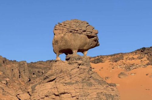 アルジェリアの観光 世界遺産タッシリ・ナジェール Djanet サハラ砂漠