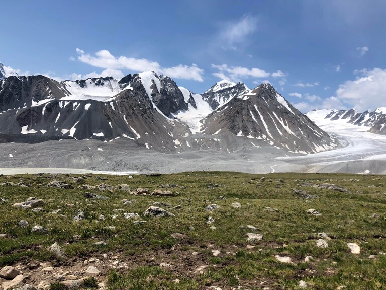 アルタイ山脈 モンゴル観光で人気のスポット Altai Tavan Bogd National Park