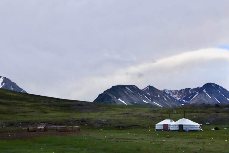 アルタイ山脈 モンゴル観光で人気のスポット Altai Tavan Bogd National Park