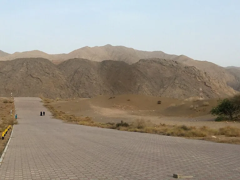 オマーンの首都マスカットに広がる岩山