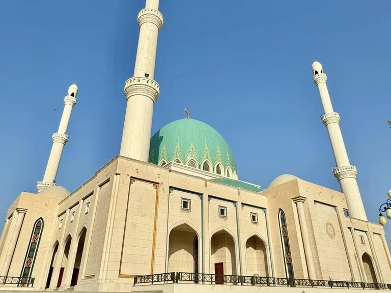 トルクメニスタンの首都アシガバート近郊にあるモスク