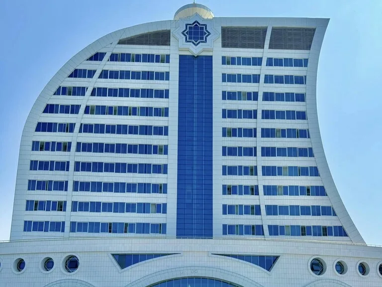 トルクメニスタンの首都アシガバートの白い建物