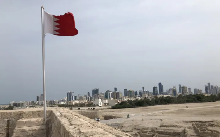 バーレーンの国旗 バーレーン要塞（Qal'at al-Bahrain）