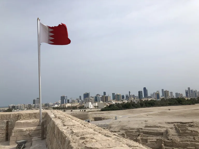 バーレーンの国旗 バーレーン要塞（Qal'at al-Bahrain）