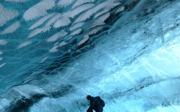 アイスランド観光 氷の洞窟 ヴァトナヨークトル国立公園