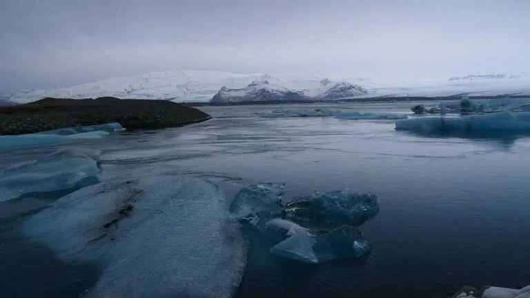 アイスランド観光 ヨークルスアゥルロゥン氷河湖（Jökulsárlón）