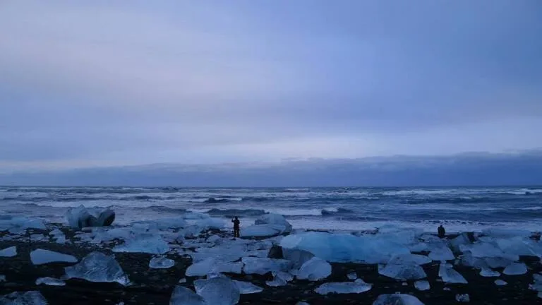 ダイアモンドビーチ アイスランド観光 ヨークルスアゥルロゥン氷河湖（Jökulsárlón）