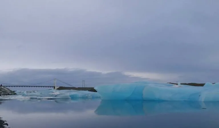 アイスランド観光 ヨークルスアゥルロゥン氷河湖（Jökulsárlón）