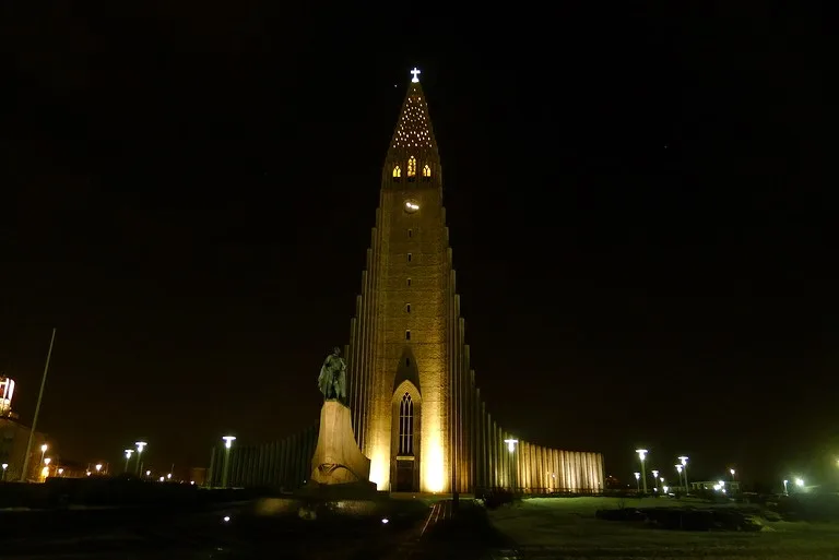 アイスランドの観光 ハットルグリムス教会（Hallgrímskirkja）レイキャビク