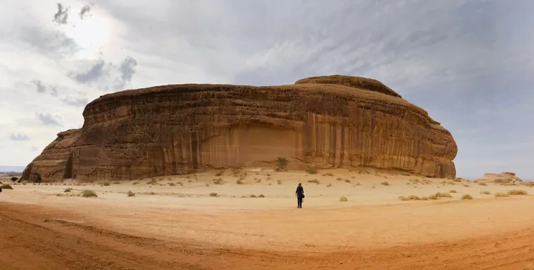 サウジアラビアの世界遺産マダイン・サーレハの岩山