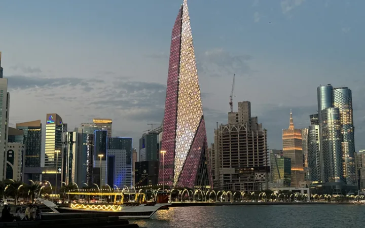 Al Corniche Plaza ã«ã¿ãŒã«ã»ããŒãã®èгå
