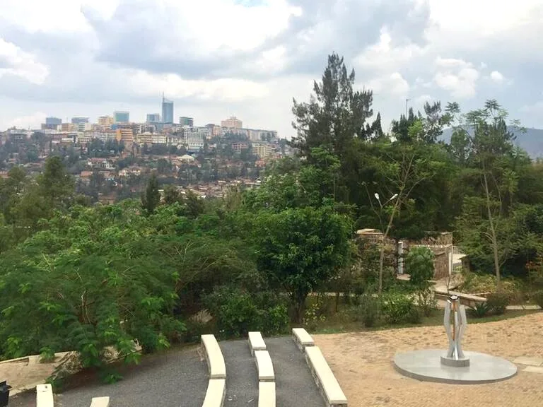 Rwandaの観光 Kigali Genocide Memorialから眺めるキガリの街並み