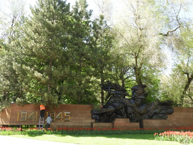 カザフスタン アルマトイ 観光 Panfilov Park
