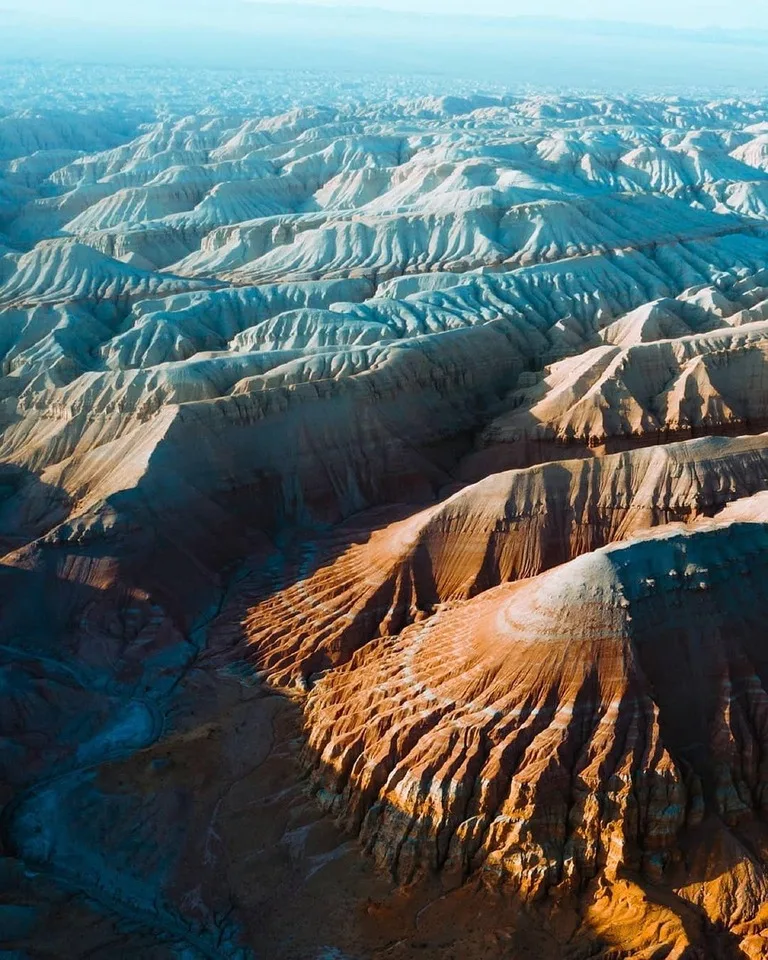 Altyn Emel National Park アクタウ山 カザフスタン観光