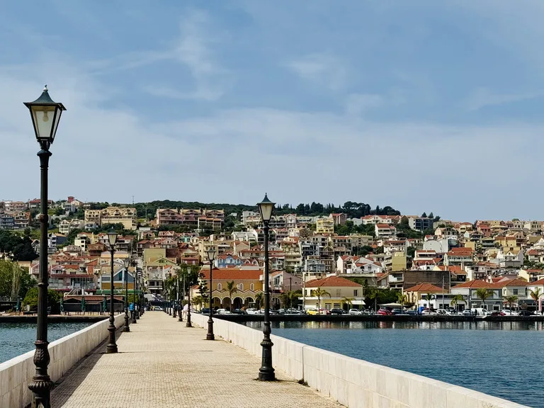 ケファロニア島 観光 ギリシャ 絶景 アルゴストリ