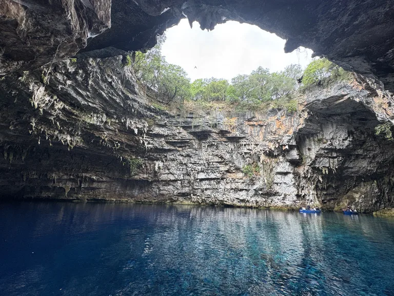 メリッサ―二洞窟 ギリシャの観光 絶景 ケファロニア島 地底湖