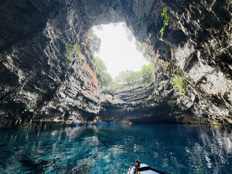 メリッサ―二洞窟 ギリシャの観光 絶景 ケファロニア島 地底湖