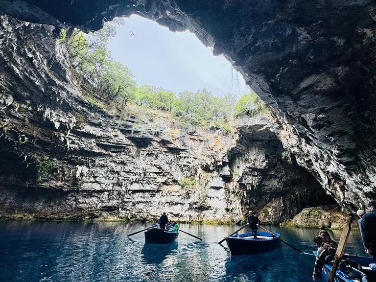 メリッサ―二洞窟 ギリシャの観光 絶景 ケファロニア島 地底湖