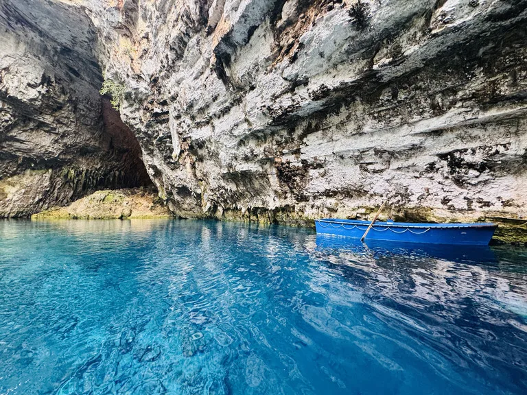 メリッサ―二洞窟 ギリシャの観光 絶景 ケファロニア島 地底湖