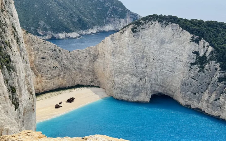 ナヴァイオビーチ ギリシャ 紅の豚 ザキントス島 ポルコの隠れ家 シップレック・ビーチ