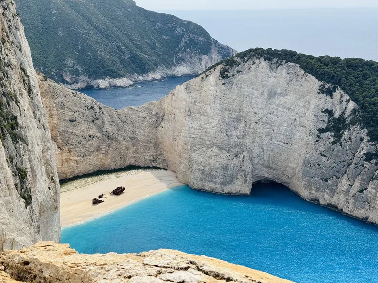 ナヴァイオビーチ ギリシャ 紅の豚 ザキントス島 ポルコの隠れ家 シップレック・ビーチ