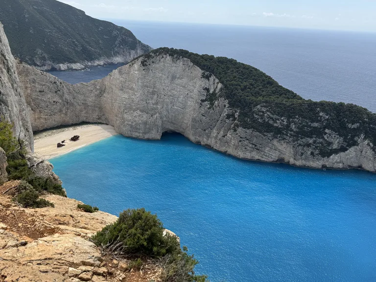 ザキントス島 観光 青の洞窟 ナヴァイオビーチ ギリシャ 紅の豚 ポルコの隠れ家 シップレック・ビーチ