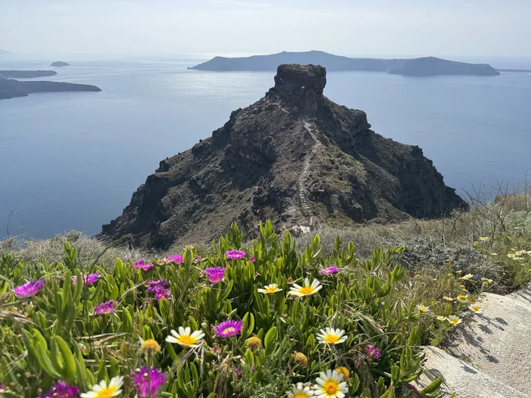 サントリーニ島 ギリシャの観光 Skaros Rock