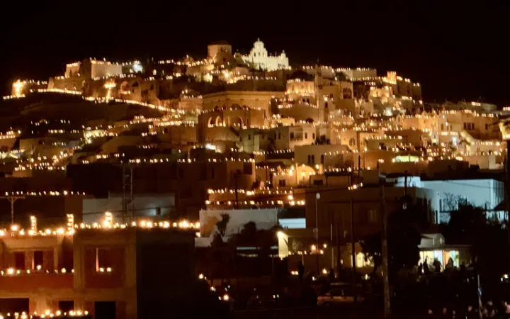 サントリーニ島 イースター Pyrgos Greek Orthodox Good Friday Procession