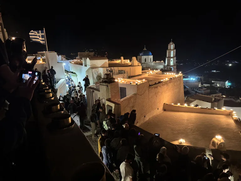 サントリーニ島 イースター Pyrgos Greek Orthodox Good Friday Procession