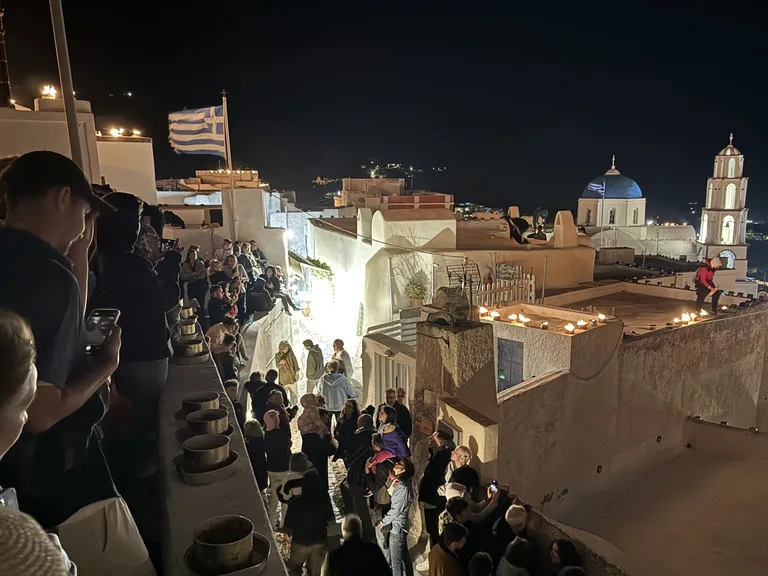 サントリーニ島 イースター Pyrgos Greek Orthodox Good Friday Procession