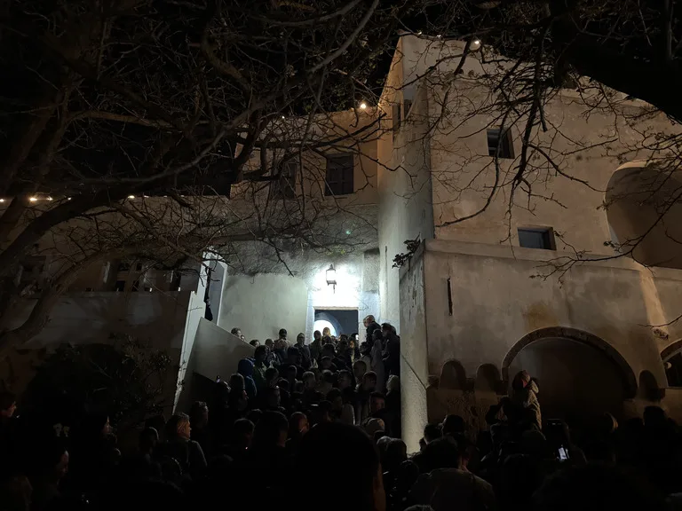 サントリーニ島 イースター Pyrgos Greek Orthodox Good Friday Procession