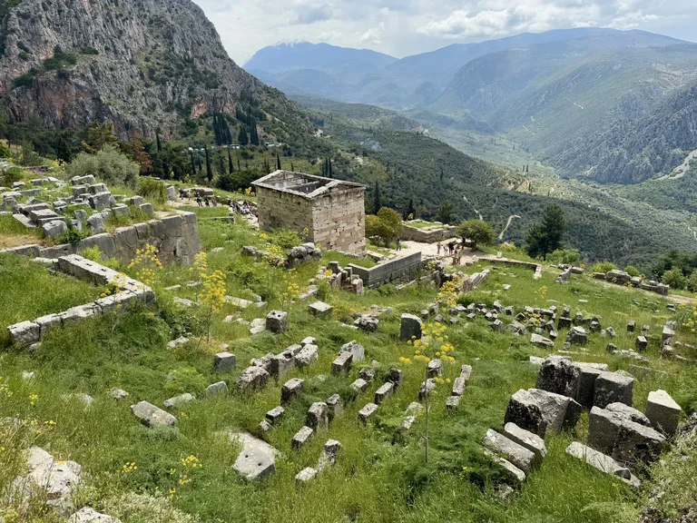 デルフィ遺跡 世界遺産 ギリシャ 観光