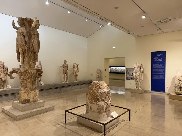デルフィ考古学博物館 遺跡 世界遺産 ギリシャ 観光